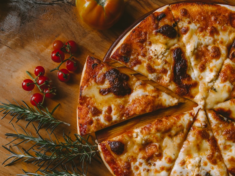 Quatro Queijos — especialidade da Pizzaria Forneria Bella